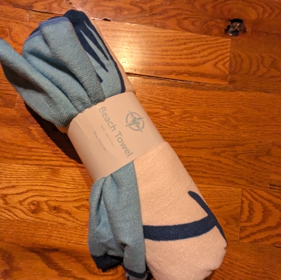 NWT Disney Cruise Line Castaway Club 2023 Towel - Picture 4 of 4